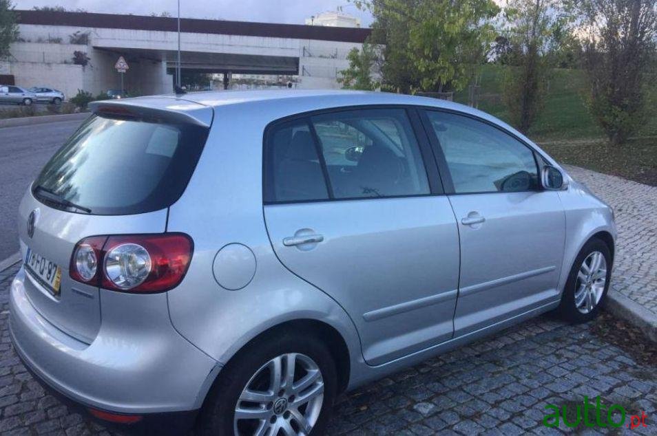 2008' Volkswagen Golf Plus photo #1