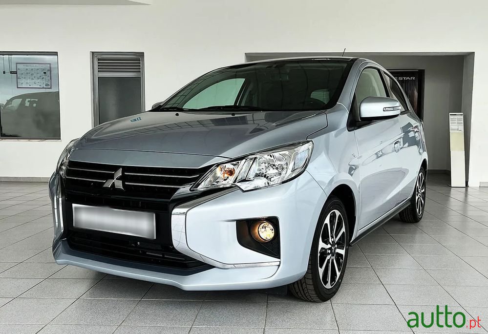 2023' Mitsubishi Space Star photo #2