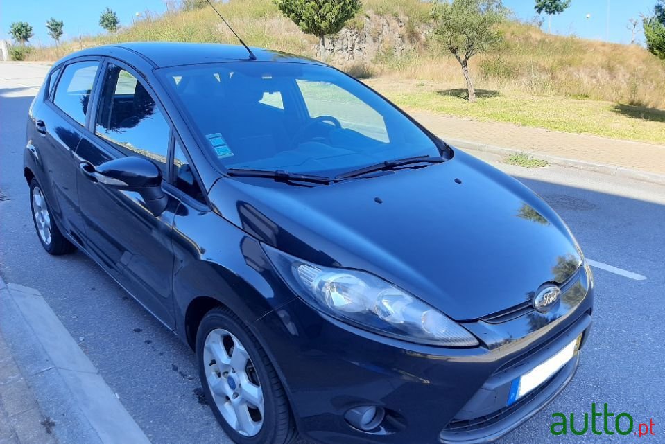 2011' Ford Fiesta photo #3