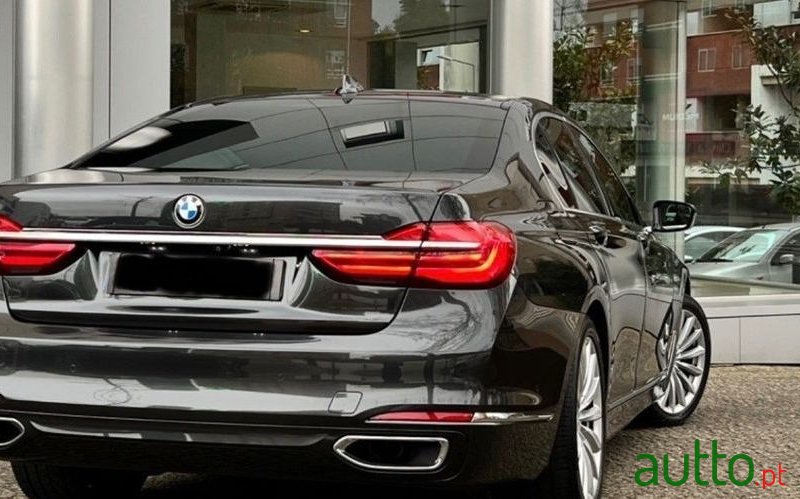 2018' BMW Série 7 Ld Pack M photo #1