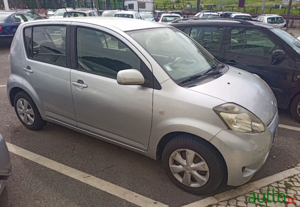 2010' Daihatsu Sirion photo #2
