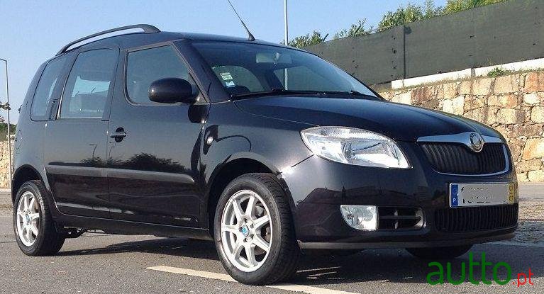 2007' Skoda Roomster photo #2