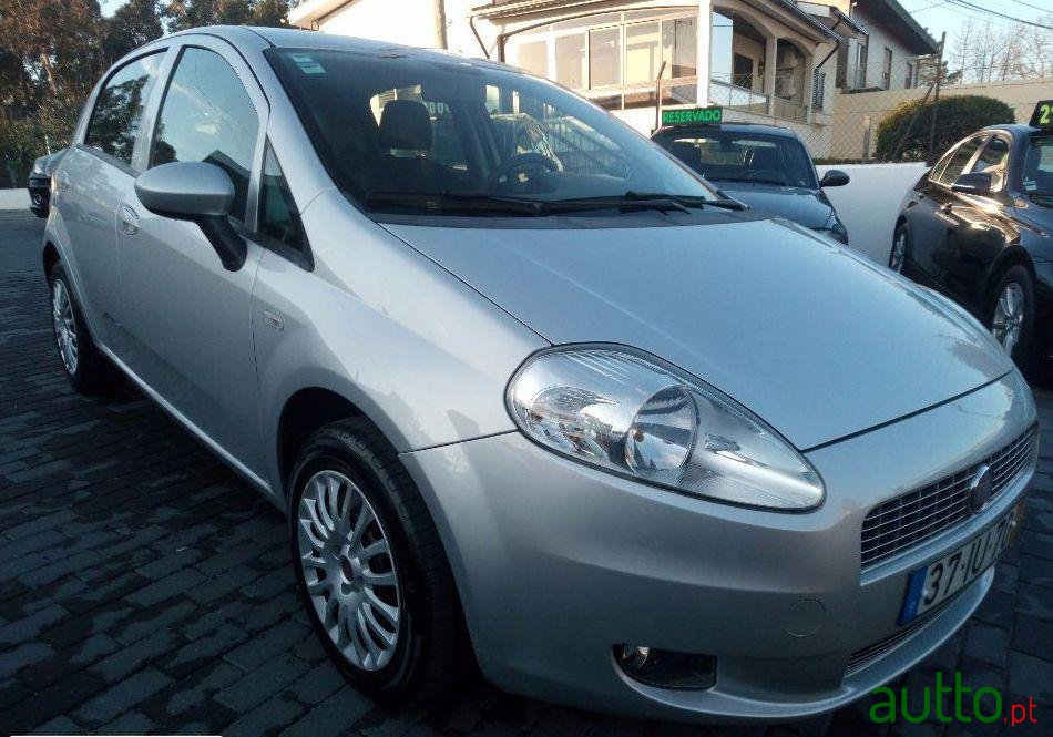 2010' Fiat Grande-Punto Easy photo #2