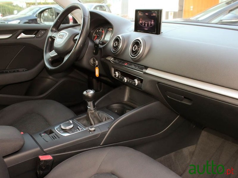 2013' Audi A3 Sportback photo #5