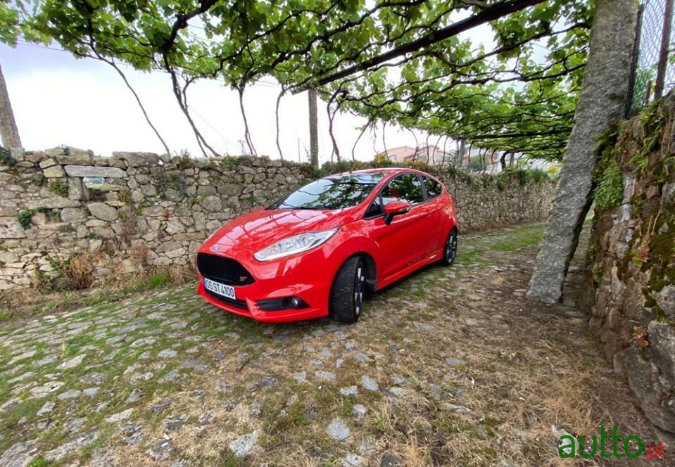2015' Ford Fiesta photo #4