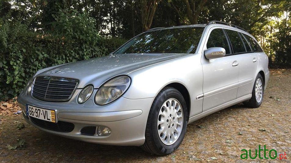 2003' Mercedes-Benz E-220 Classic photo #3