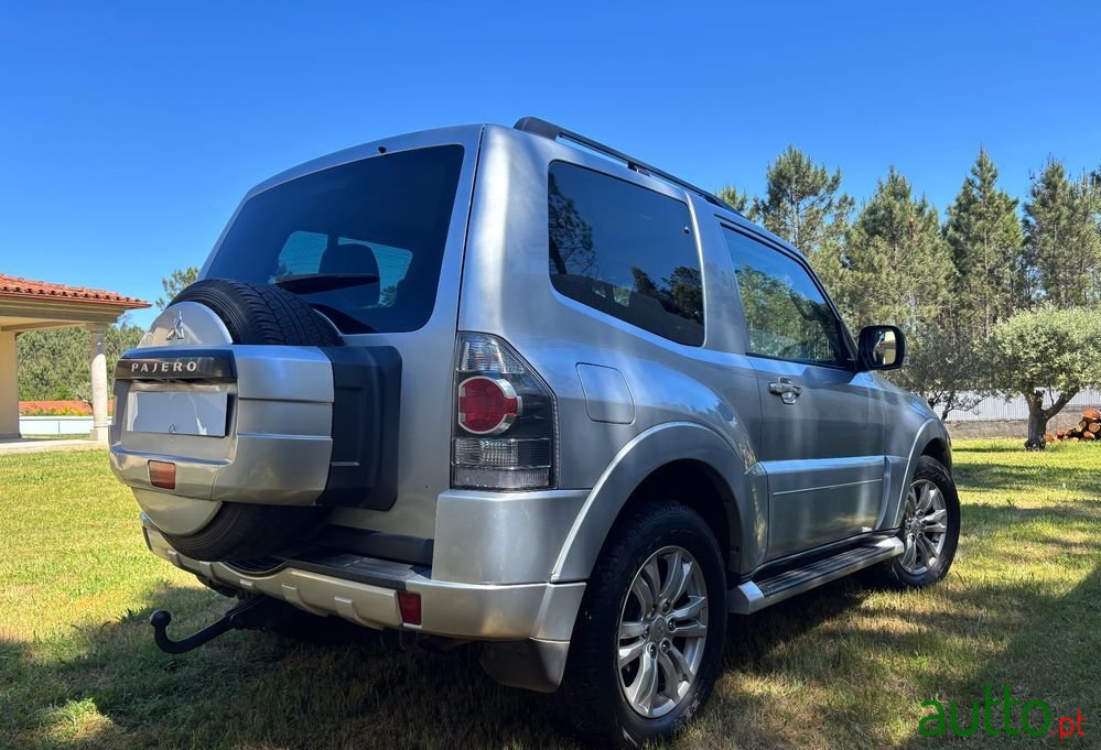 2014' Mitsubishi Pajero photo #4