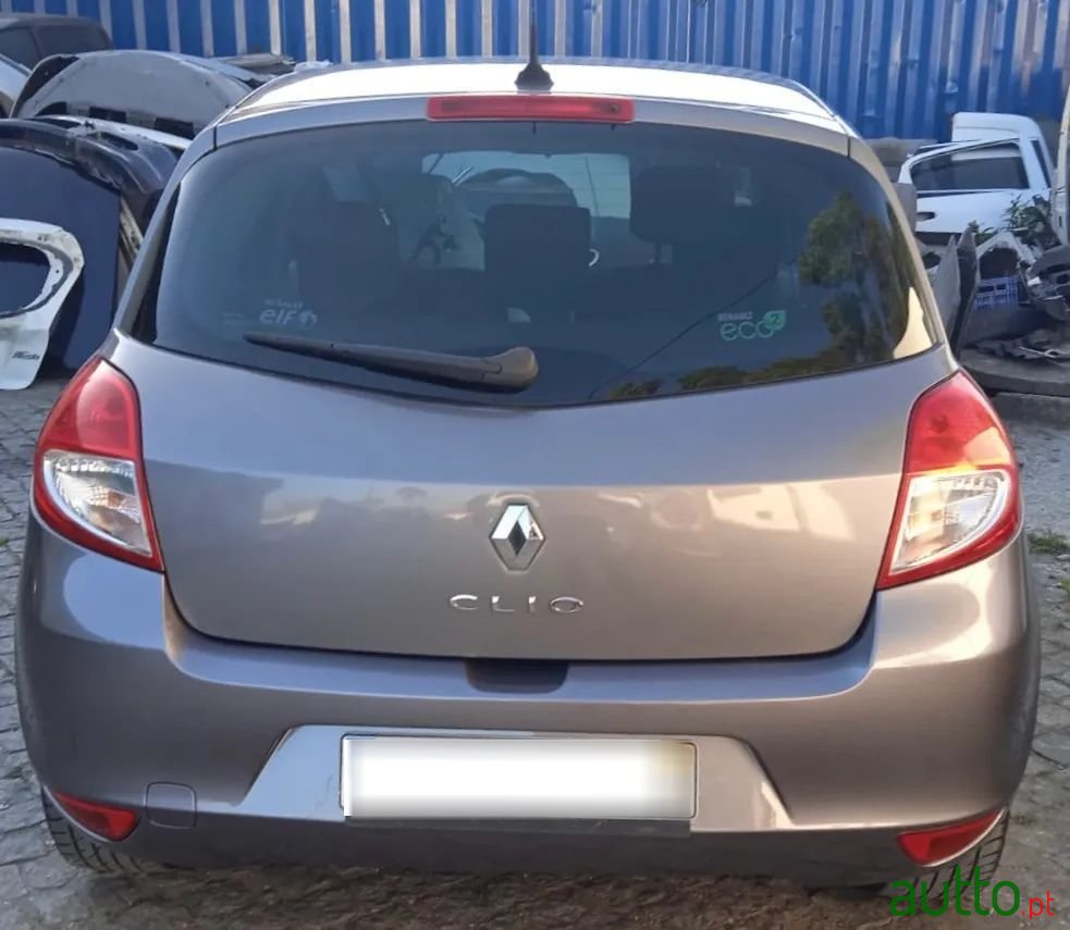 2011' Renault Clio photo #2