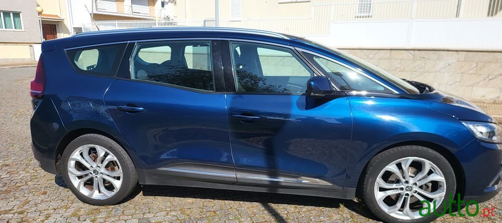 2017' Renault Scenic Energy photo #3