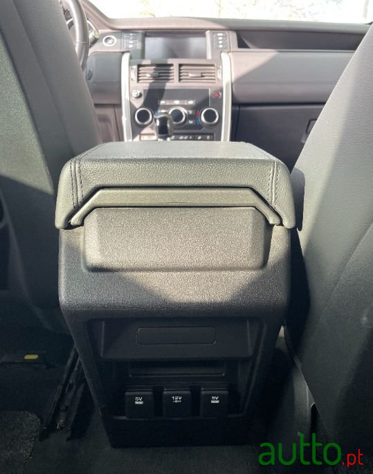 2017' Land Rover Discovery Sport photo #6