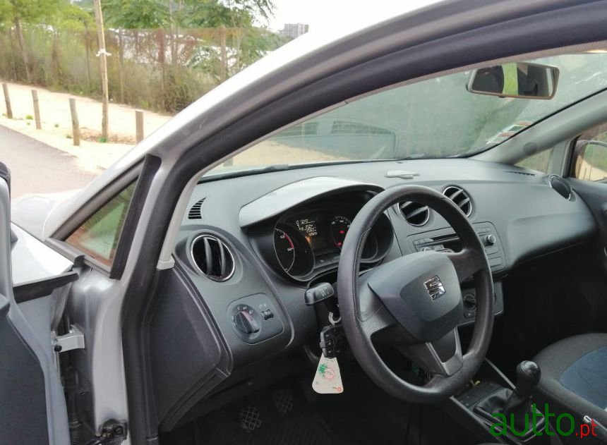 2014' SEAT Ibiza photo #4