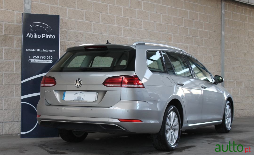 2018' Volkswagen Golf photo #4