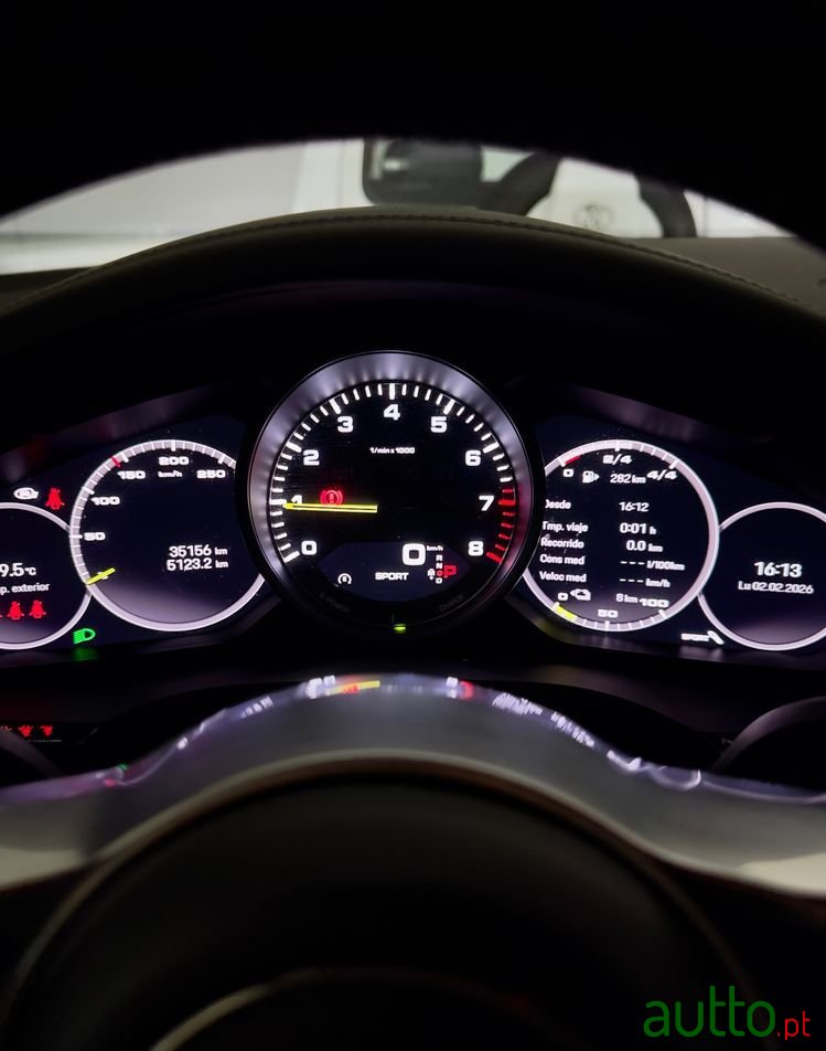 2022' Porsche Cayenne photo #6