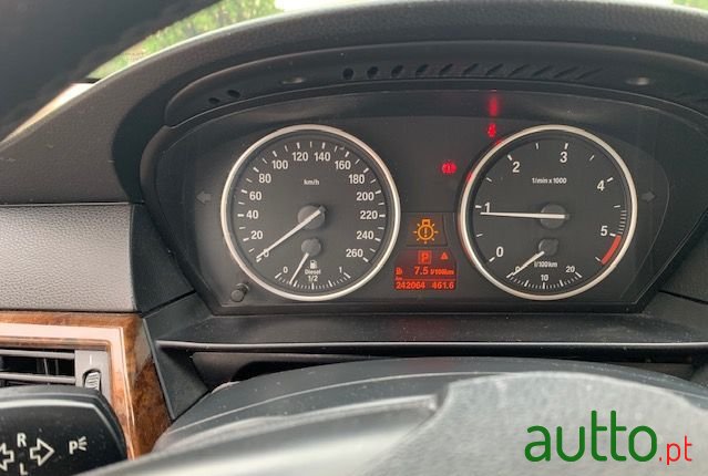 2008' BMW 520 photo #2