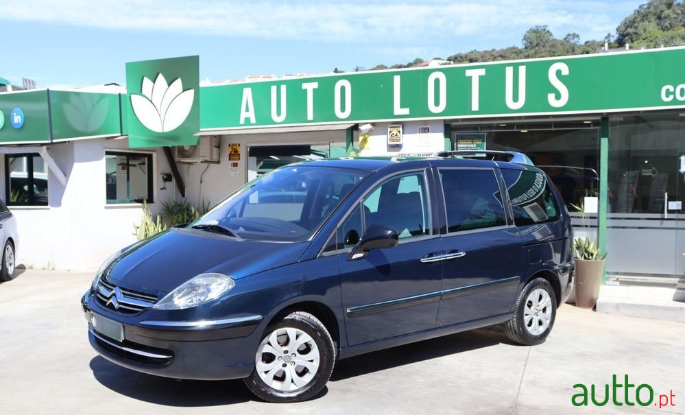 2012' Citroen C8 photo #2