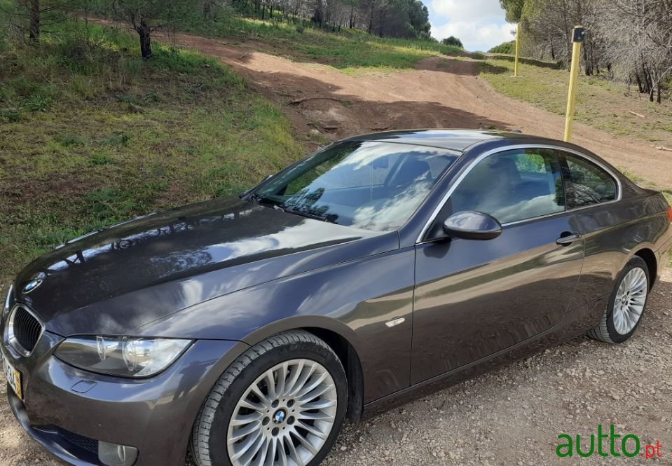 2008' BMW 320 photo #1