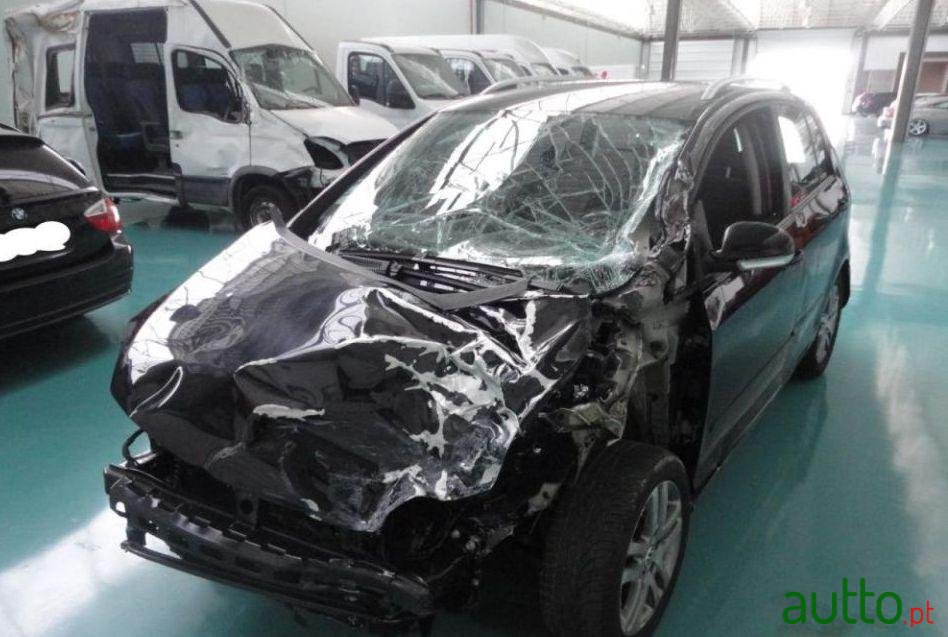 2010' Volkswagen Golf Plus photo #2