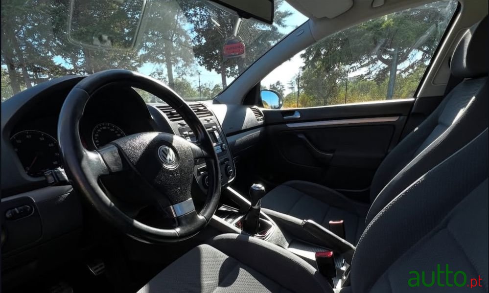 2008' Volkswagen Golf photo #4