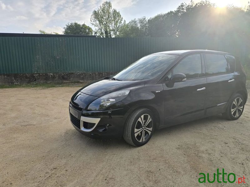 2011' Renault Scenic 1.5 Dci Bose Edtion photo #6