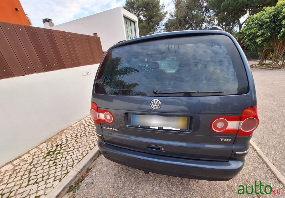 2005' Volkswagen Sharan photo #4