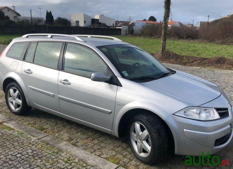 2008' Renault Megane Break photo #2