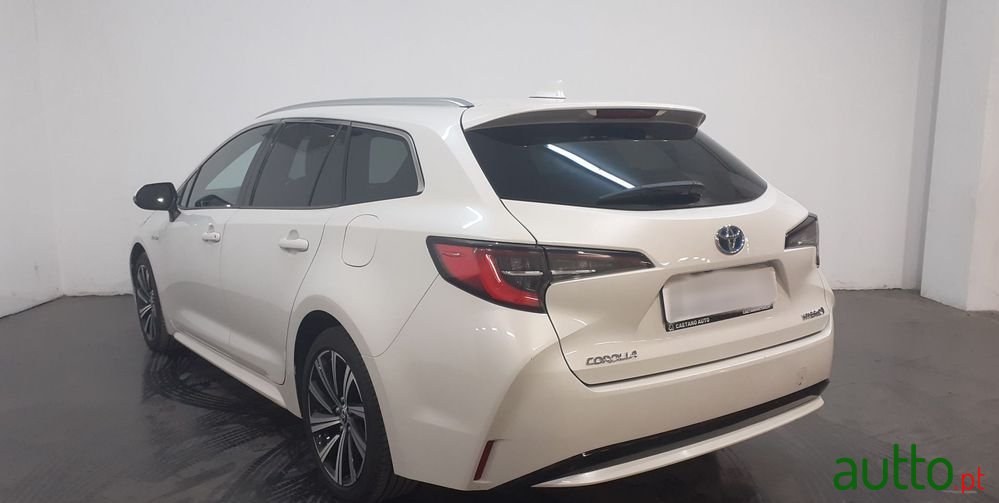 2021' Toyota Corolla Touring Sports photo #3