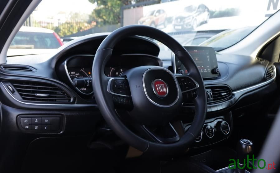 2019' Fiat Tipo Station Wagon photo #6