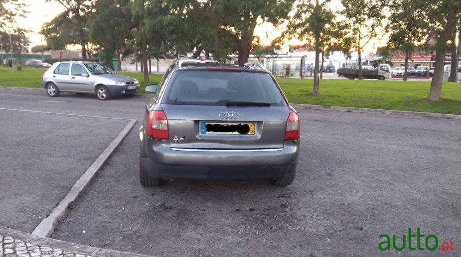 2002' Audi A4 Avant photo #3