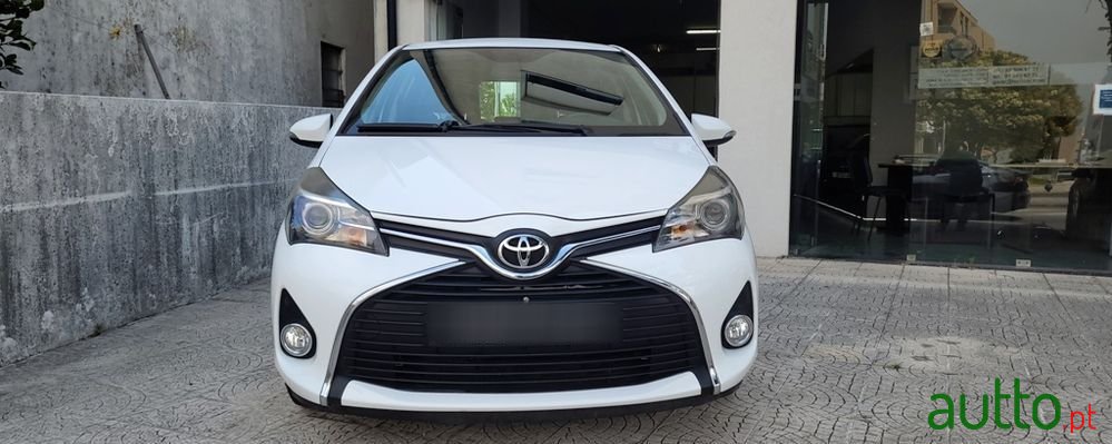 2017' Toyota Yaris photo #2