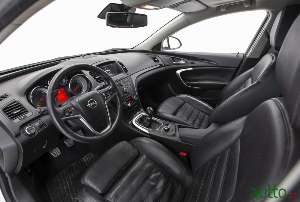 2010' Opel Insignia Sports Tourer photo #5