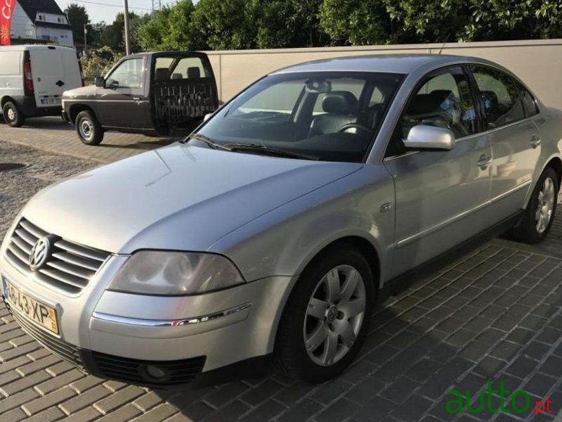 2001' Volkswagen Passat photo #2