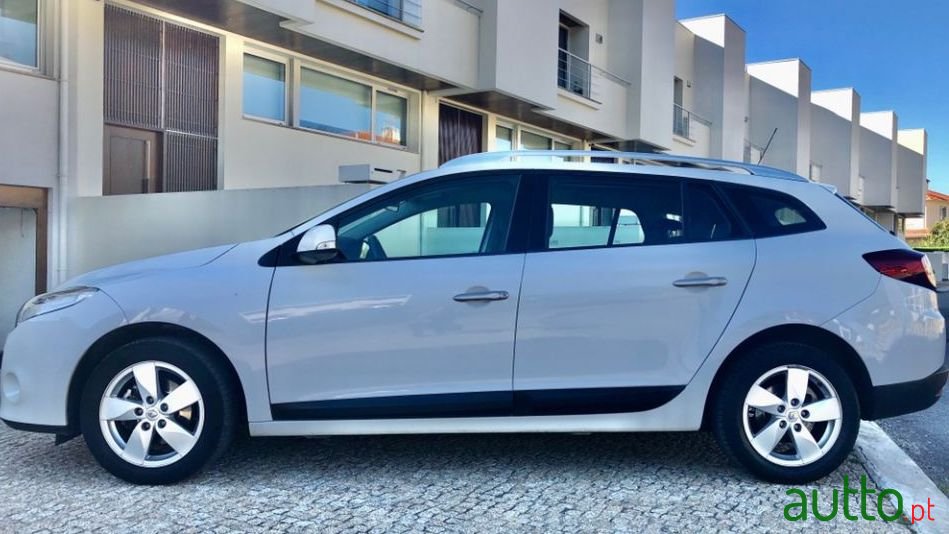 2012' Renault Megane Sport Tourer photo #2