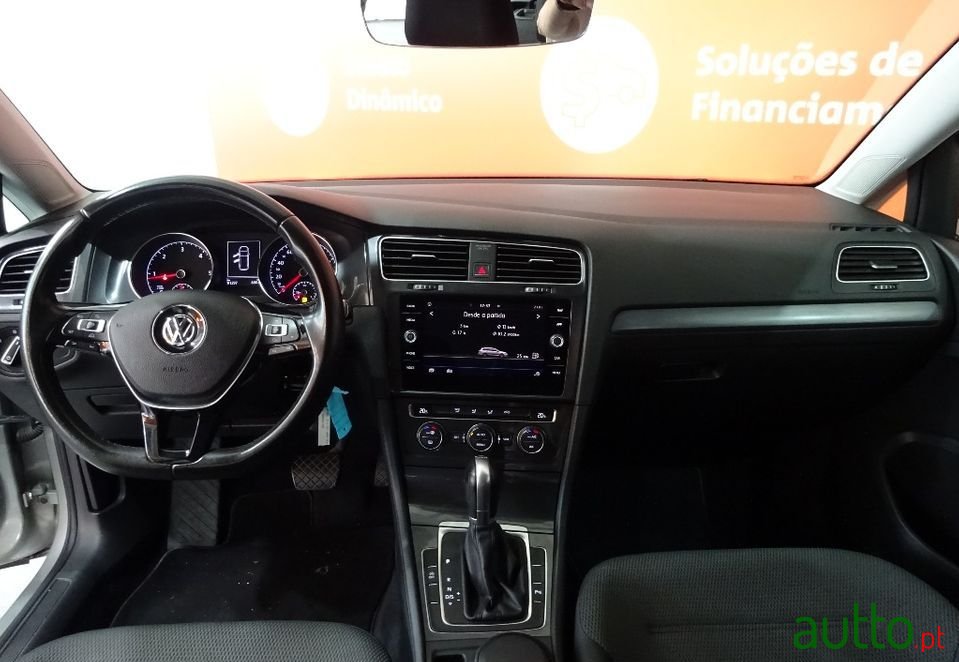 2017' Volkswagen Golf Variant photo #6