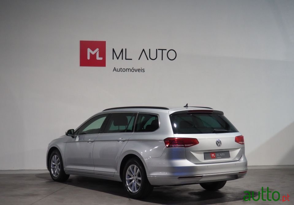 2017' Volkswagen Passat Variant photo #3