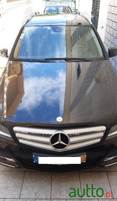 2011' Mercedes-Benz C-220 photo #1