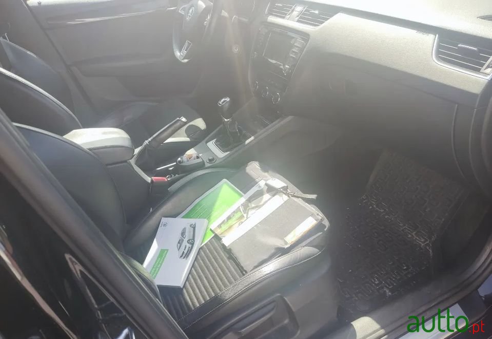 2013' Skoda Octavia Break photo #3