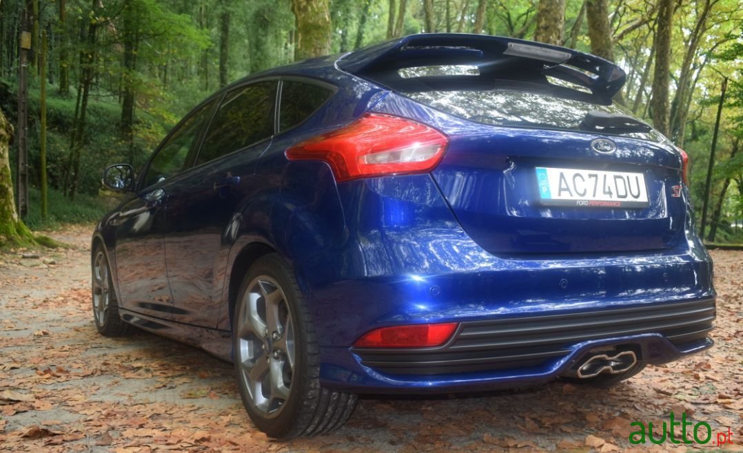 2015' Ford Focus photo #4