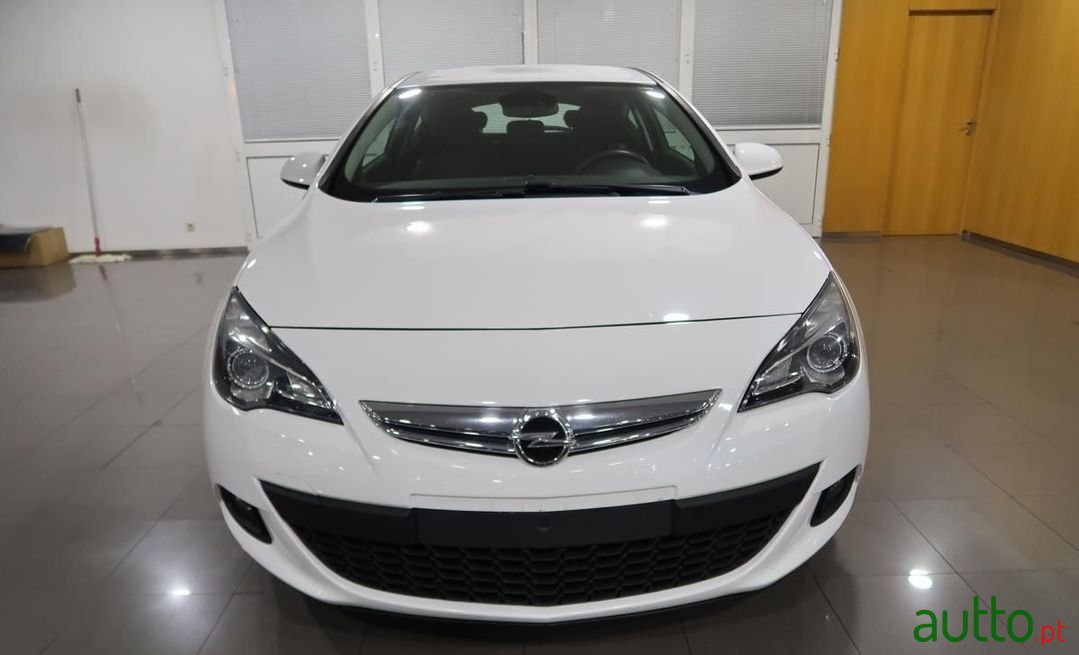 2014' Opel Astra Gtc photo #3