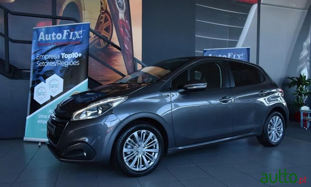 2019' Peugeot 208 photo #2