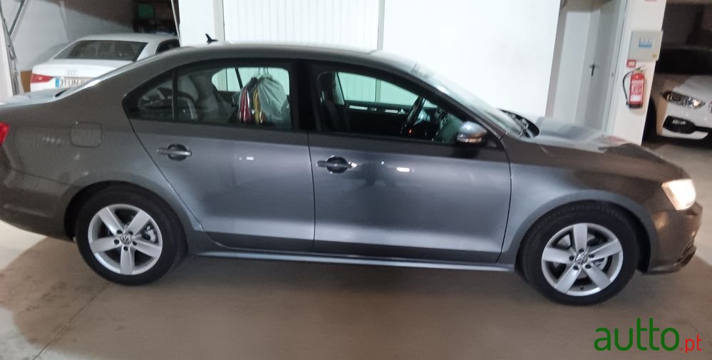 2015' Volkswagen Jetta photo #2