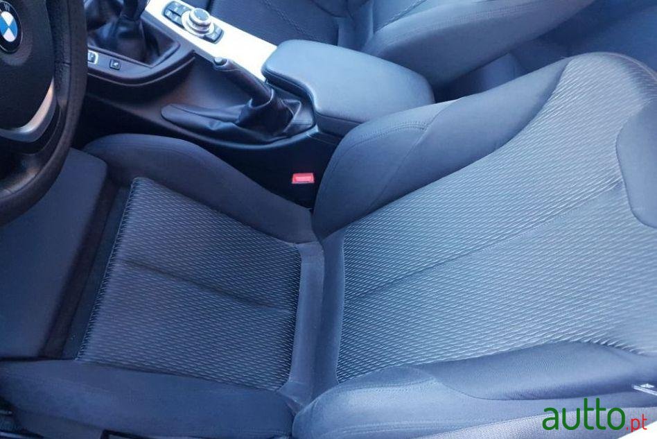 2012' BMW 320 D Touring photo #1