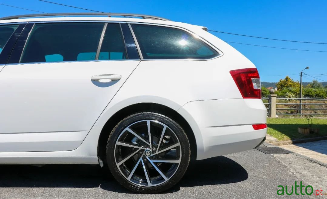 2016' Skoda Octavia Break photo #5