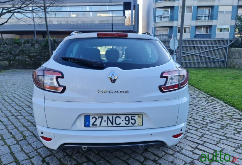 2010' Renault Megane Sport Tourer photo #4
