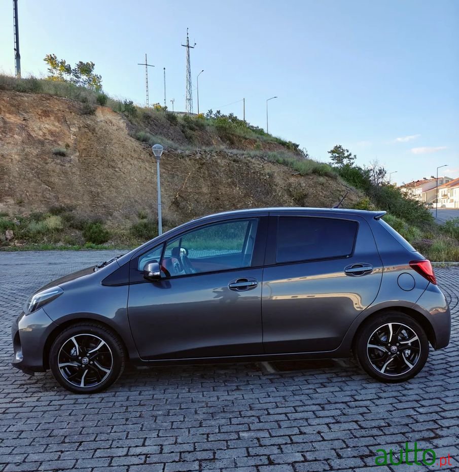 2014' Toyota Yaris photo #6