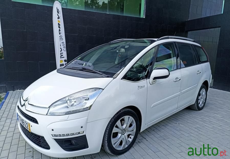 2012' Citroen C4 Picasso photo #1