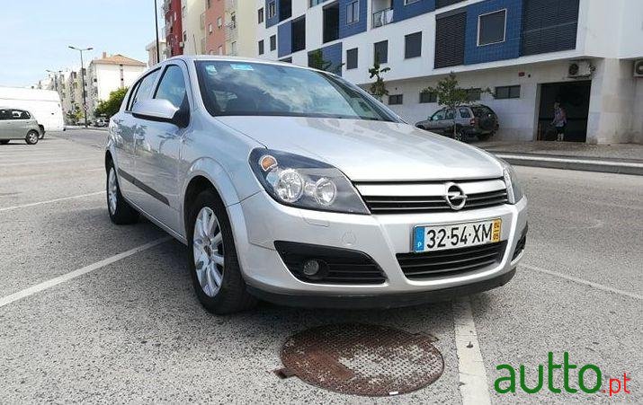 2004' Opel Astra photo #3