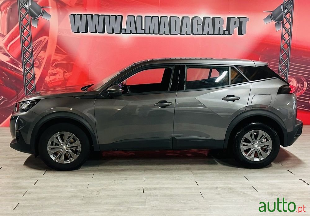 2021' Peugeot 2008 photo #2