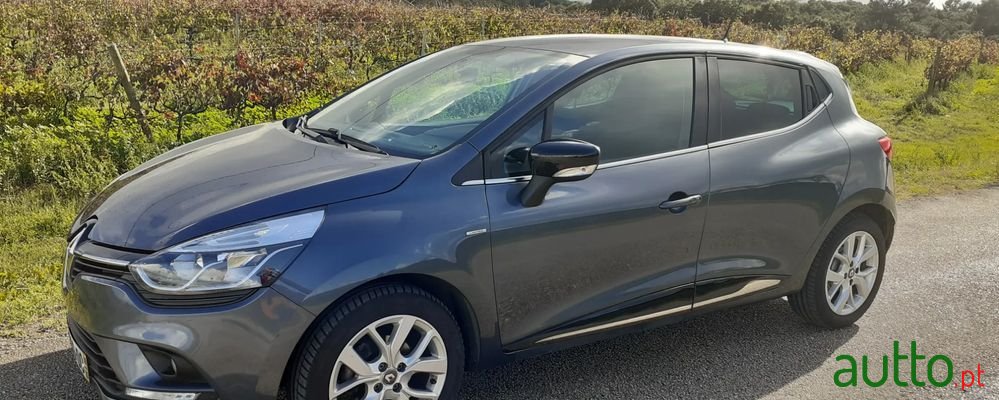 2019' Renault Clio photo #1