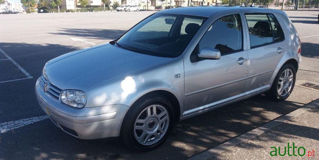 2002' Volkswagen Golf photo #1