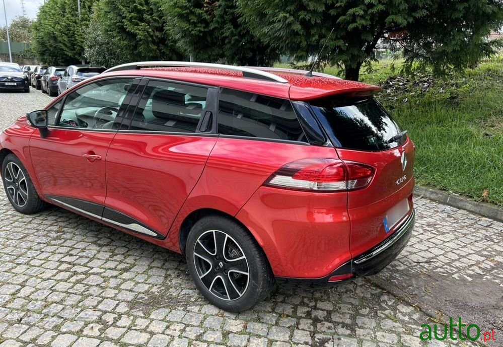 2015' Renault Clio Sport Tourer photo #3